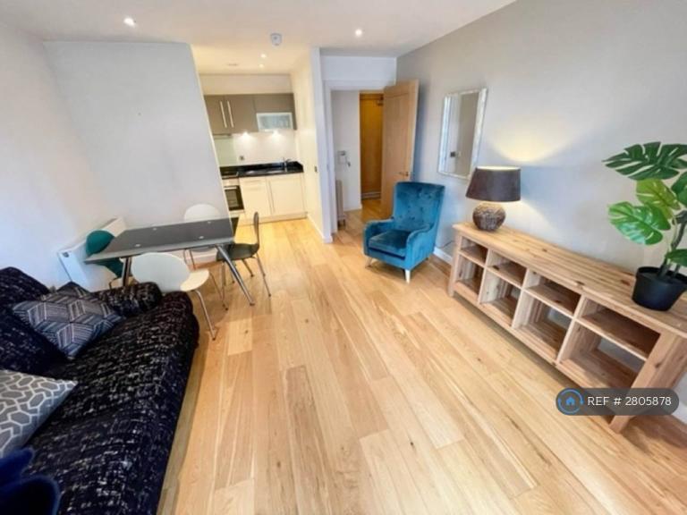 1 bedroom flat in Watermans Place, Leeds, LS1 (1 bed) (#2805878)