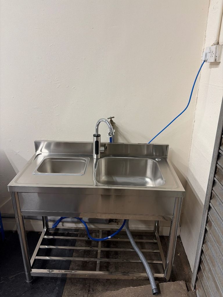 Double sink with in-built water heater, portable suits industrial unit or garage