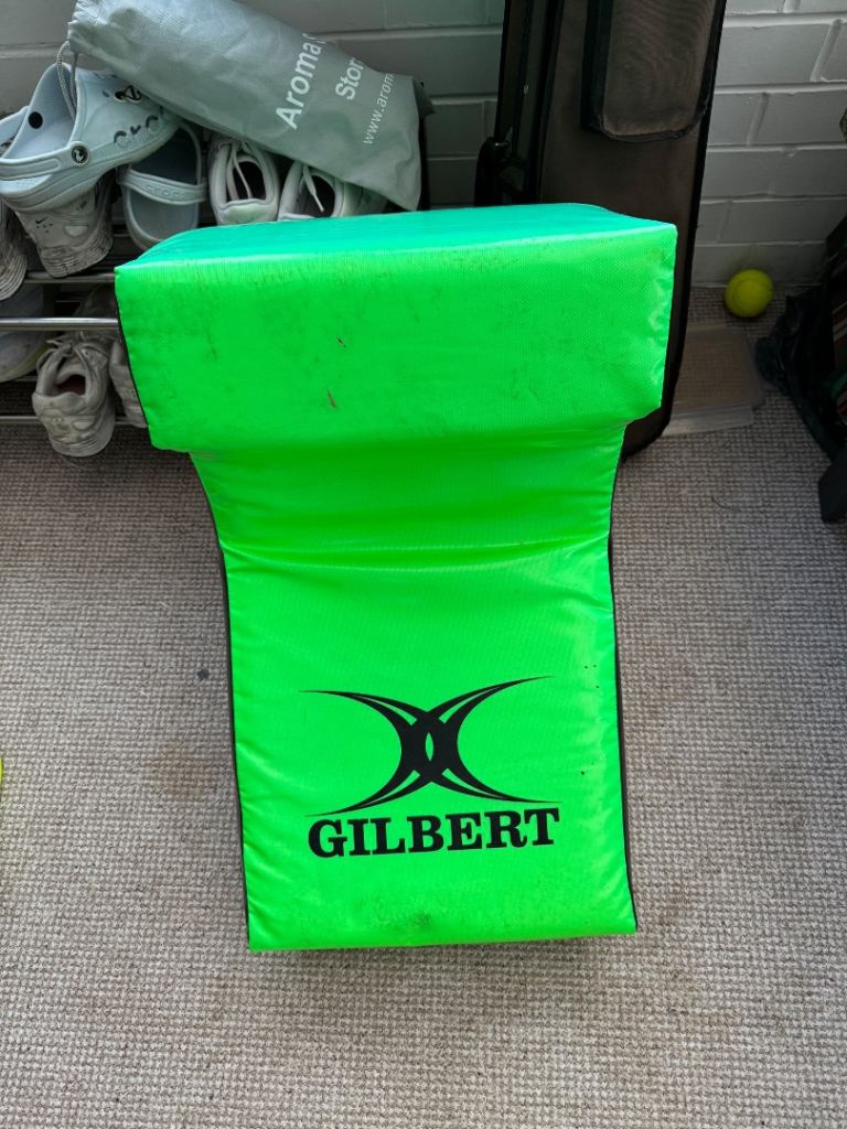 Rugby tackle pad