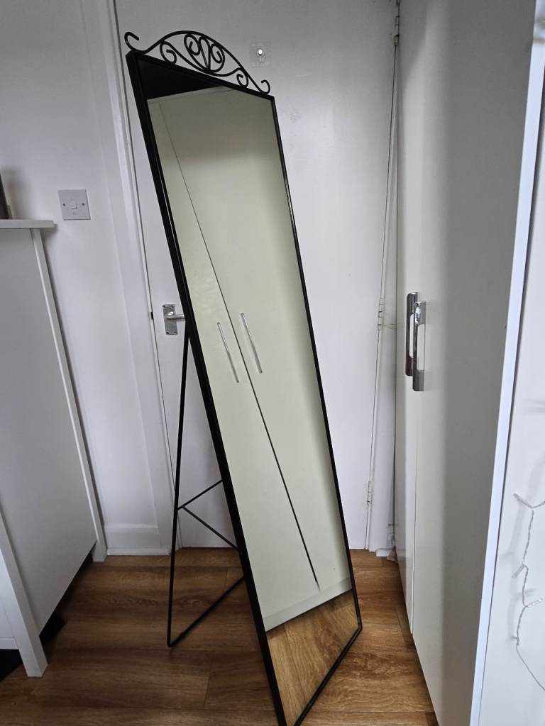 Sturdy full length standing mirror