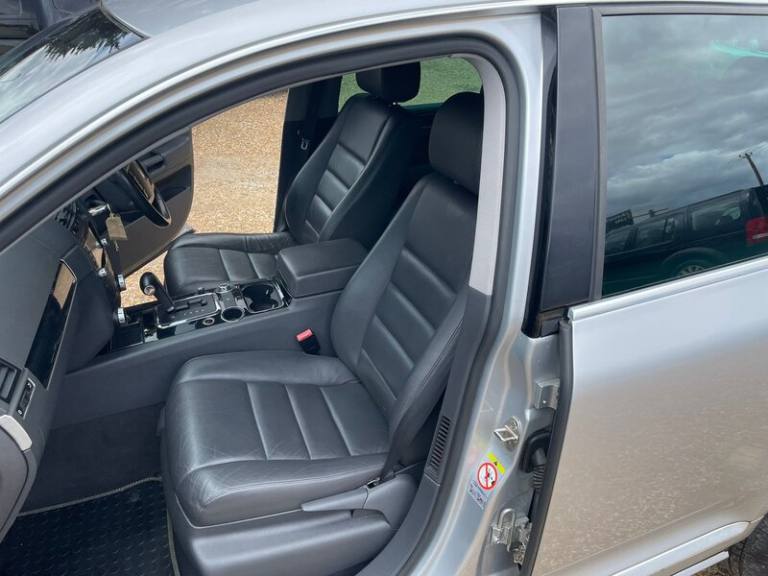 2009 Volkswagen Touareg 2.5 Touareg Altitude TDI E4 AUTO 5dr SUV Diesel Automatic