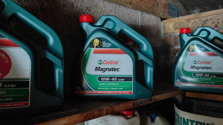 Castrol Magnetic 4 litre size 10-40 x 4