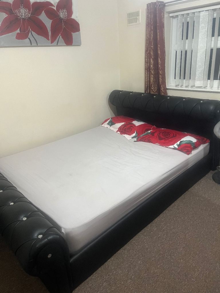 Double room for rent single person only msg me 