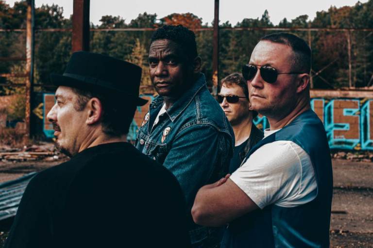VERSATILE DRUMMER WANTED 4 TOURING BAND ROCK POP REGGAE SOUL BLUES COVERS & ORIGINALS