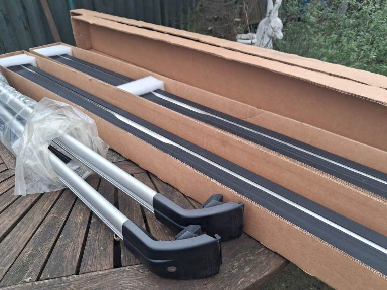 Range Rover Cross Roof Cross Bars & Pop out electric side steps....NEW