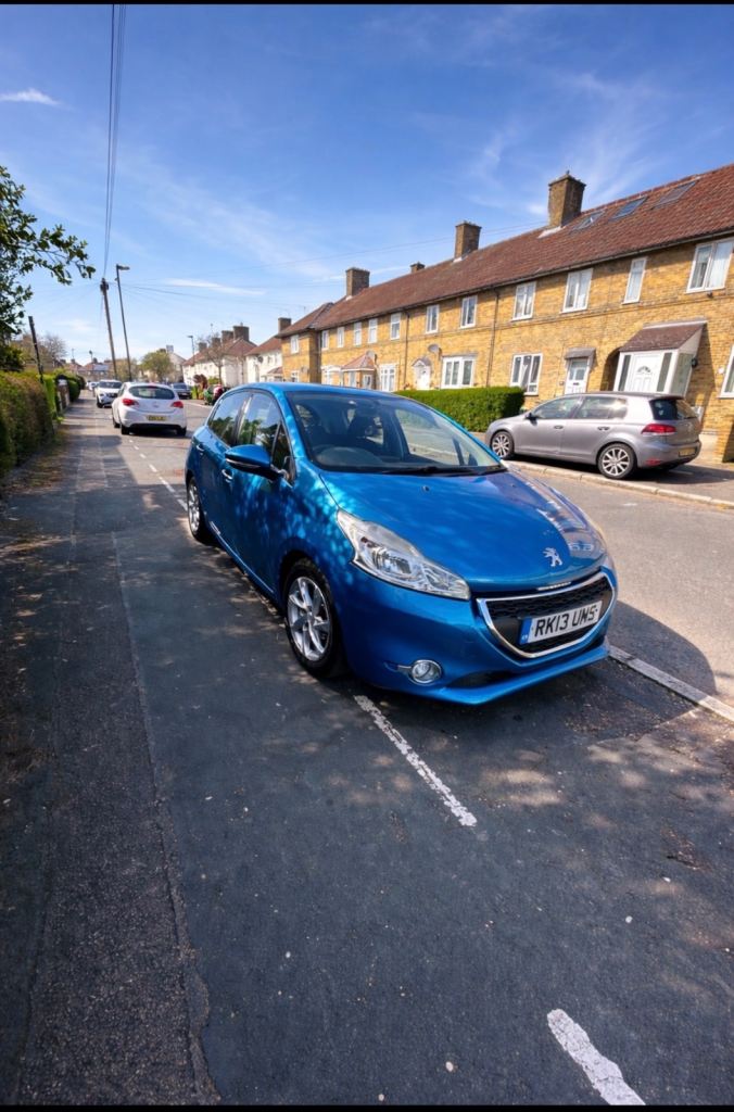 Peugeot 208 active HPI clear