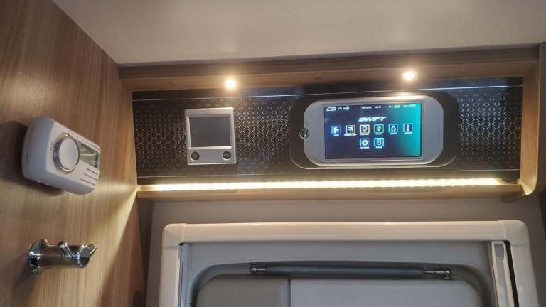 SWIFT BESSACARR 584 MOTORHOME french bed 4 berth 4 belts- 1 f owner