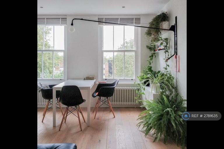 2 bedroom flat in Camberwell Grove, London, SE5 (2 bed) (#2781635)