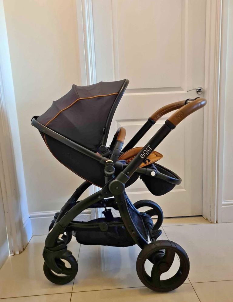 Egg pushchair and carry cot