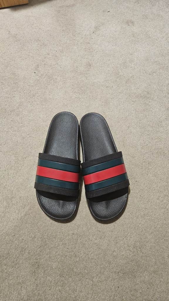 Gucci sliders size 9 