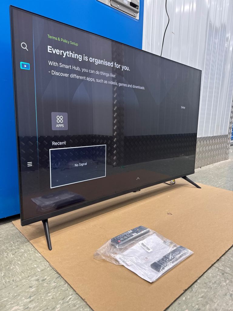 LIKE NEW Samsung 55 inch Crystal Ultra HD 4K Smart TV