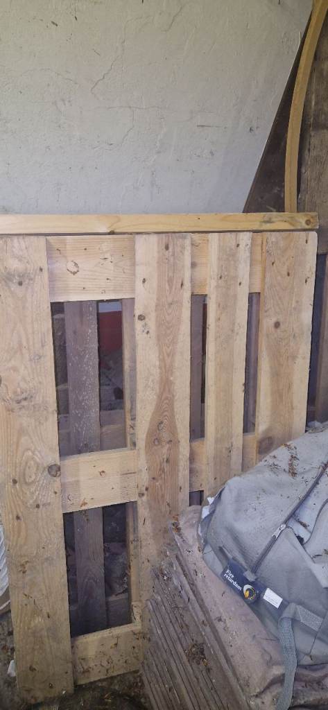 Wooden Pallet – Good Condition, Ready for Reuse