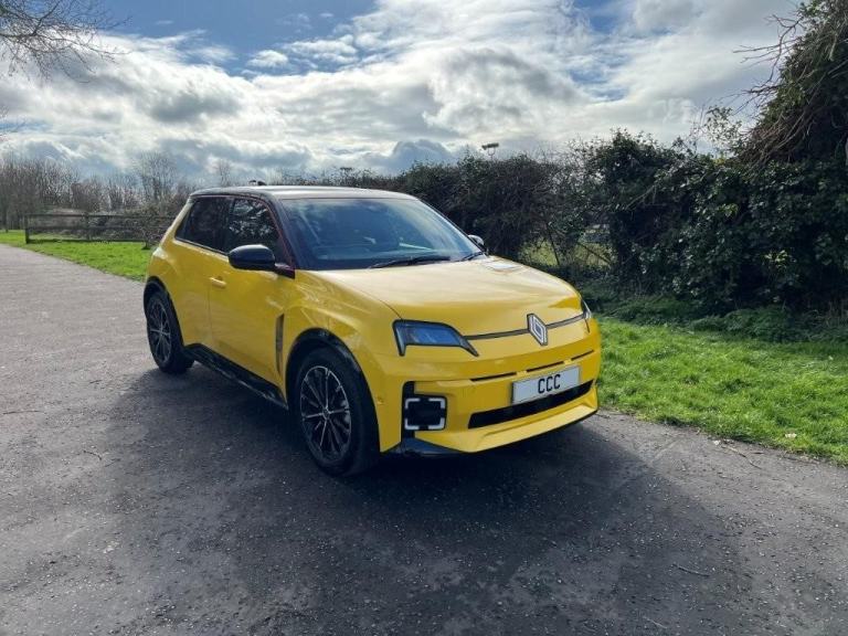 E-Tech Hatchback Iconic 5 110kW Comfort Range