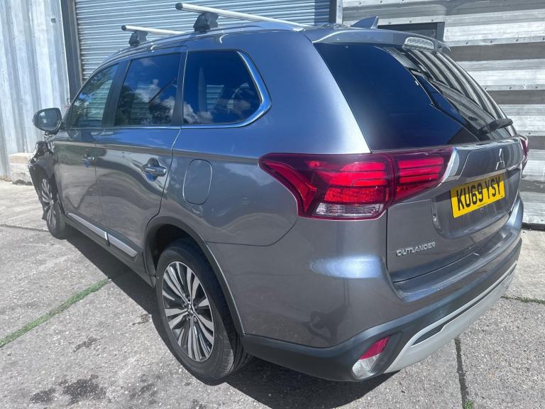 2020 69 REG MITSUBISHI OUTLANDER EXCEED CVT 2.0 4WD DAMAGED REPAIRABLE SALVAGE 