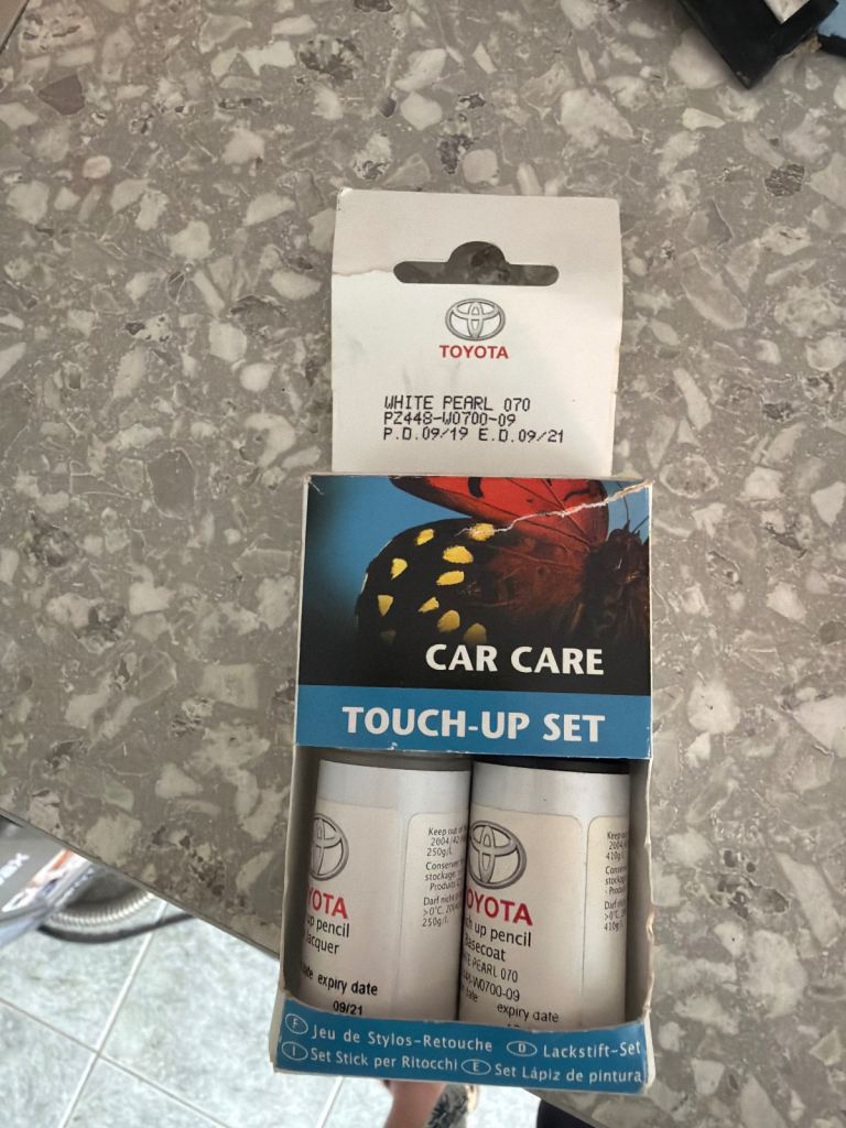Pearl white touch up paint toyota