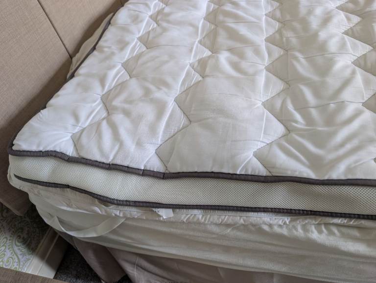 Double mattress protector 
