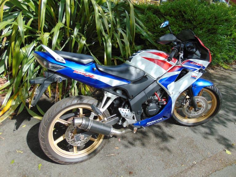 Honda CBR125 RWA 2015 Super sport sporty serviced & MOT learner legal