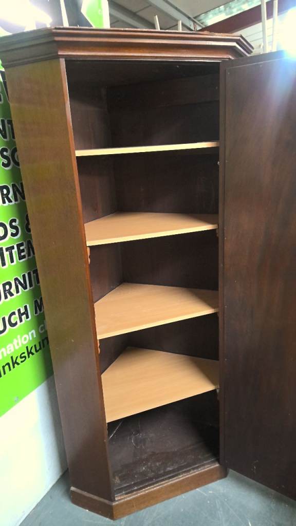 antique Victorian mahogany corner wardrobe / cabinet