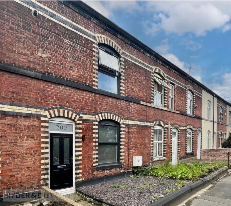 For rent 2 bedroom house in Bury for £990