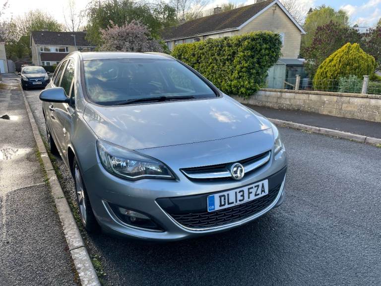 Silver Vauxhall ASTRA Estate 2013 Manual - MUST GO BY 04 OCT!