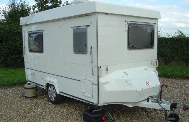 GOBUR Carousel 12-2T Standard Folding Caravan 2006