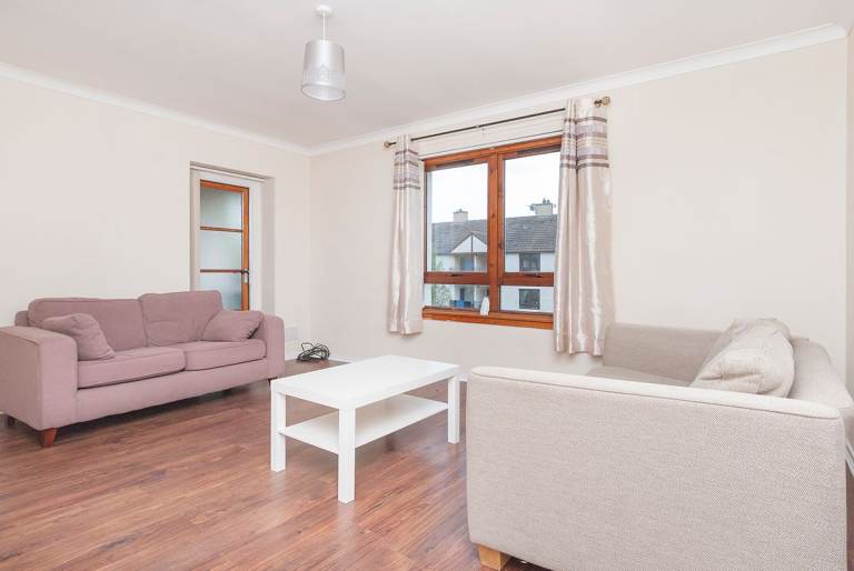 Attractive, 2-bedroom, 2nd floor flat in Musselburgh with private balcony - available April