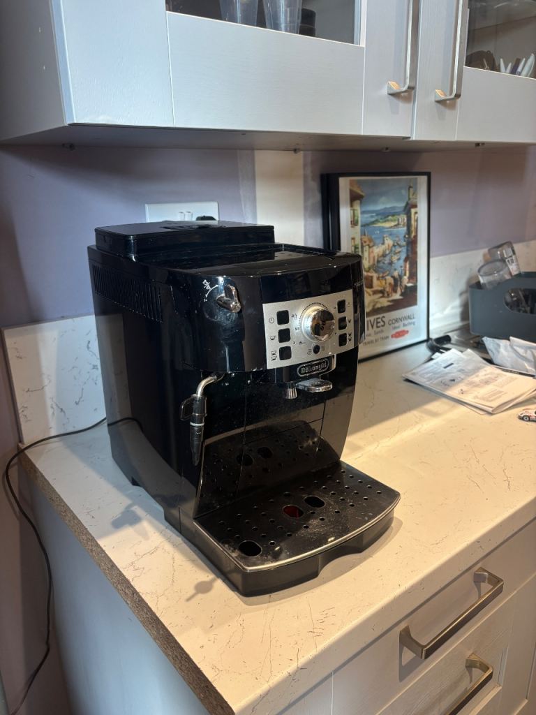 De’Longhi Magnifica S Bean-to-Cup Coffee Machine – ECAM 22.11