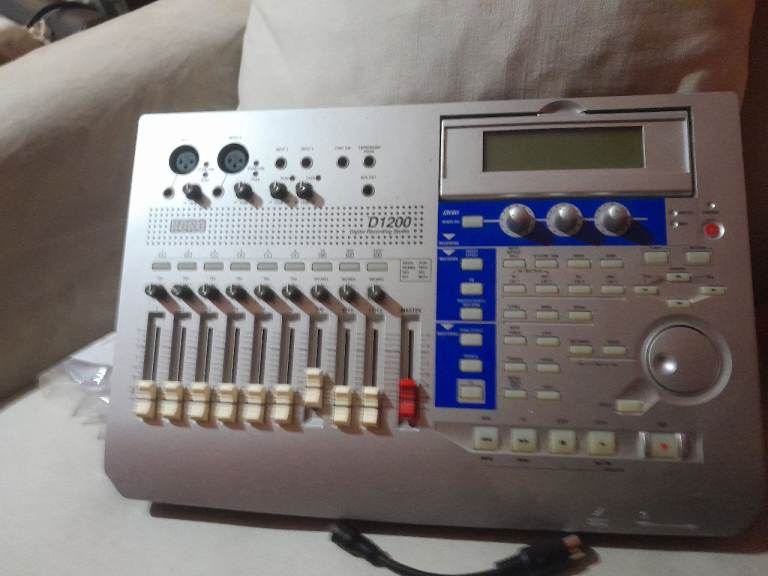 Korg D1200 Digital Recording Studio