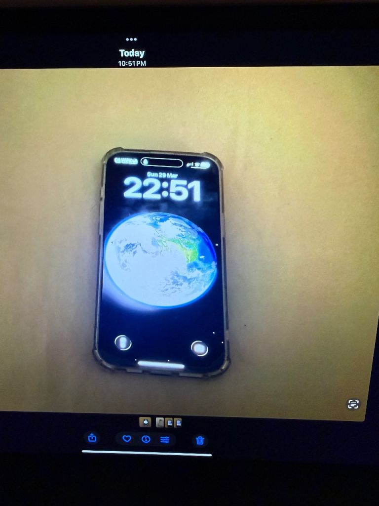 I phone 16 pro max 512 gb excellent condition 