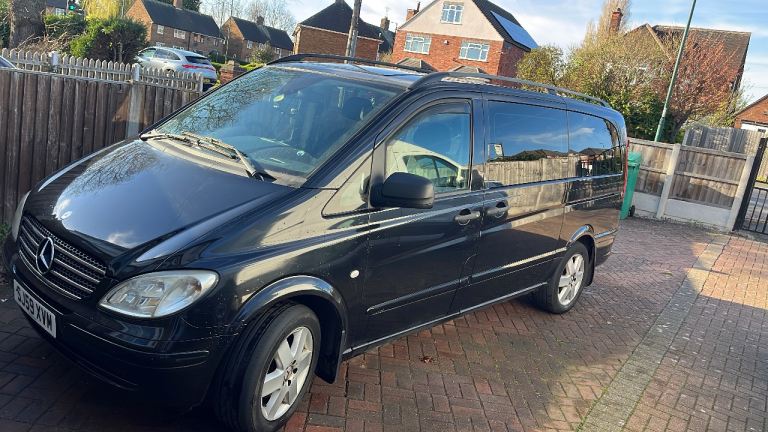 Mercedes Vito minibus