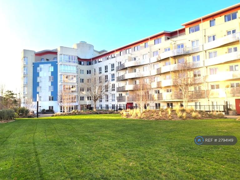 2 bedroom flat in The Crescent, Bristol, BS1 (2 bed) (#2794149)