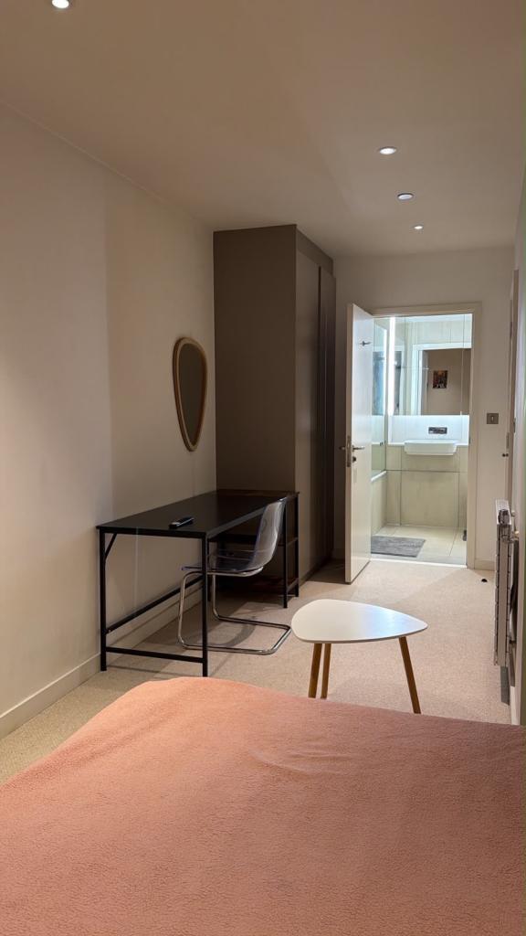 Lovely large en suite room to rent in Wembley 