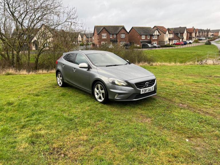 2016 VOLVO V40 2.0 D4 R-DESIGN LUX-NAV MANUAL LEATHER MOT-27 FSH 2-KEYS FREE UK DELIVERY
