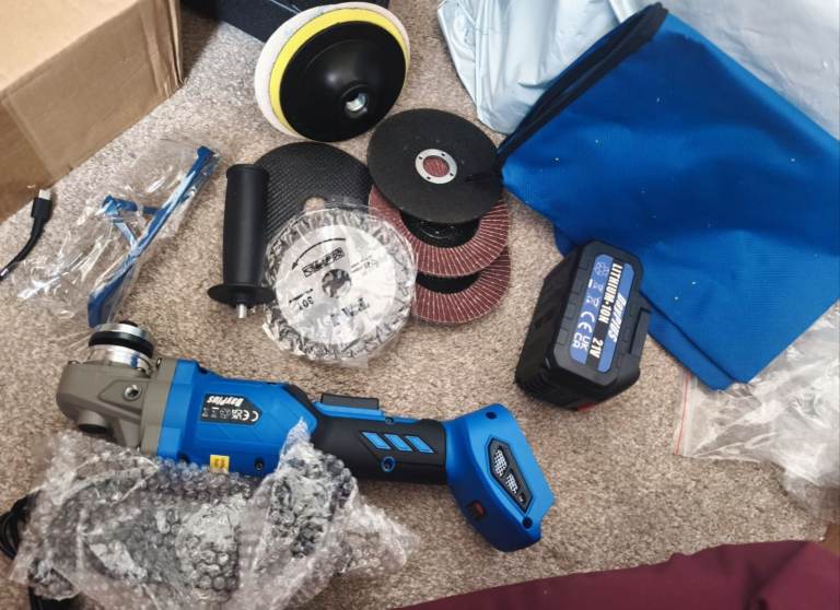 New grinder with battery, bag, blade and glasses at very best price 🥰