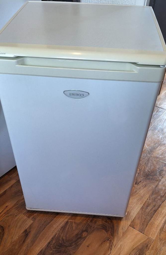 Under counter fridge in good condition 