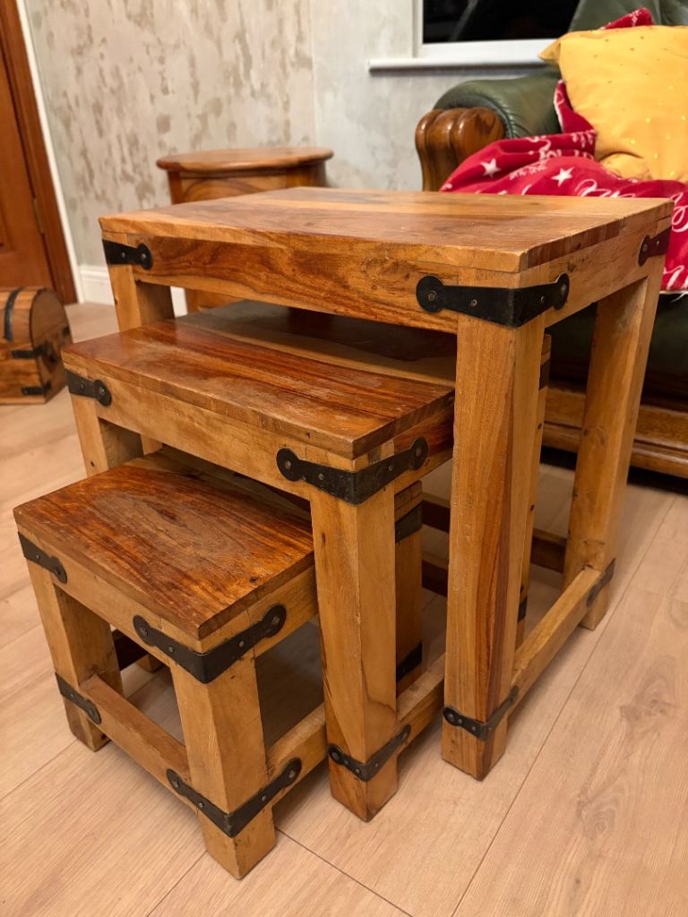 Best of tables, round table and storage box. 