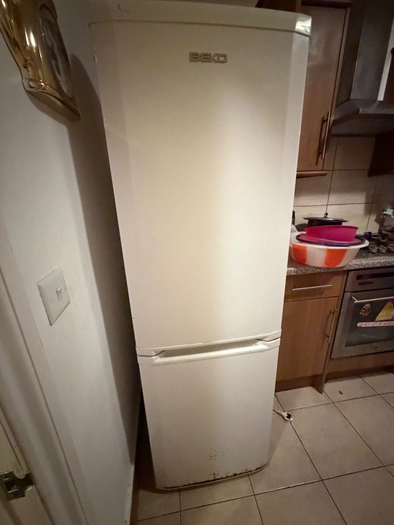 Beko Fridge Freezer – White, Fair Condition
