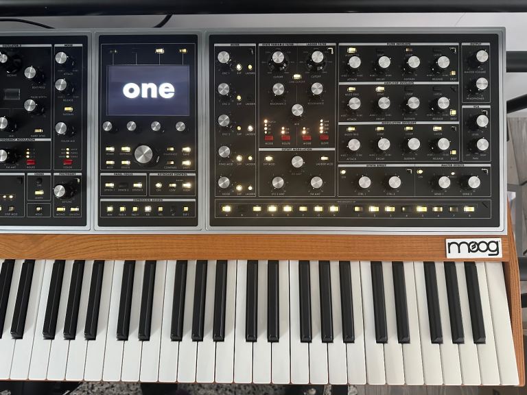 MOOG ONE 16v 