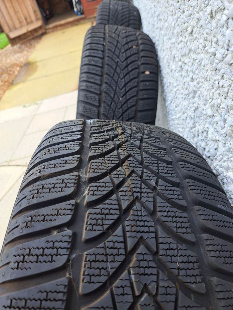 Set of alloys with winter tyres 
