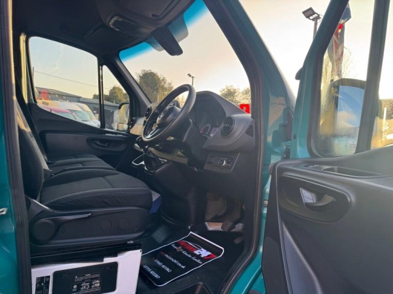  Mercedes-Benz Sprinter SPRINTER 2.1L 314CDI 3.5t H2 L2 RWD WINDOW COMBI CREW