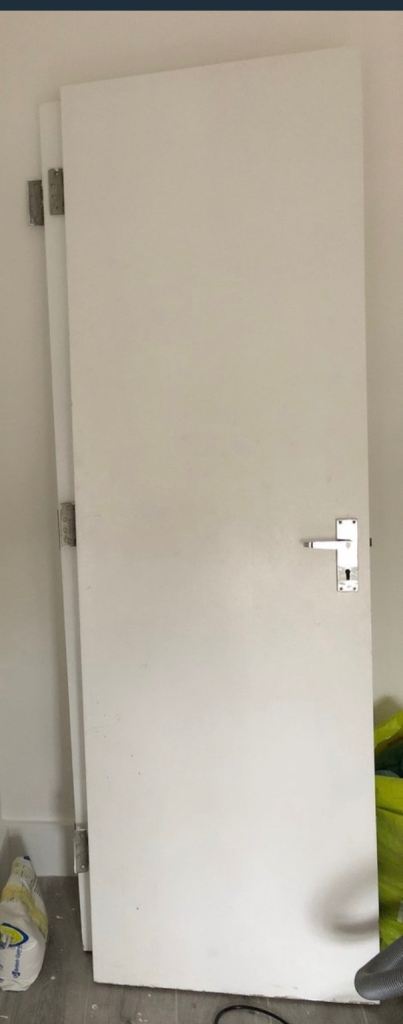 2 free white wooden doors 610 x 1990