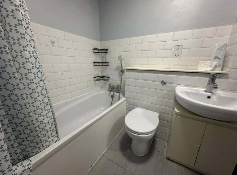 Studio Flat in Purley 
