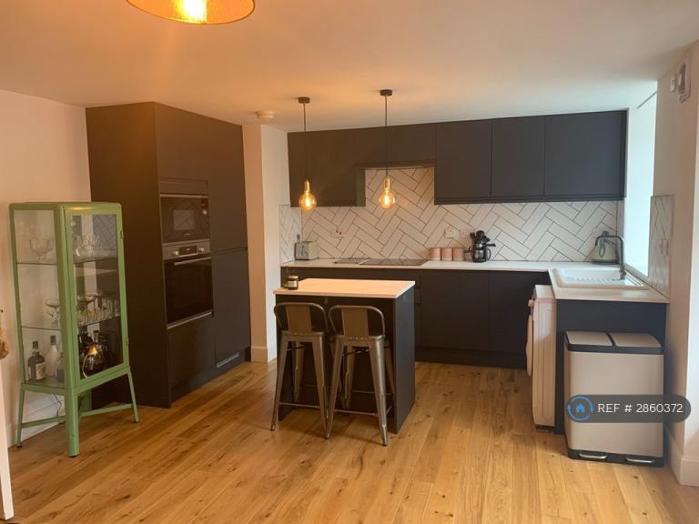 2 bedroom flat in Shore, Edinburgh, EH6 (2 bed) (#2860372)