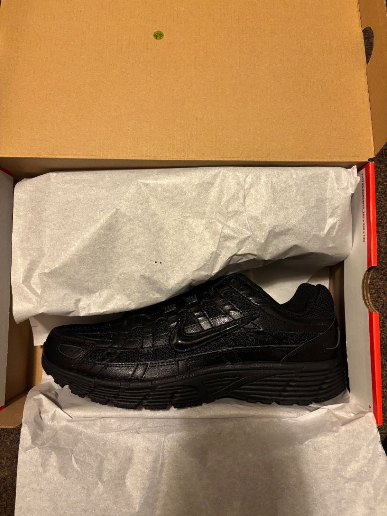 Mens Nike size 8 p6000 black 