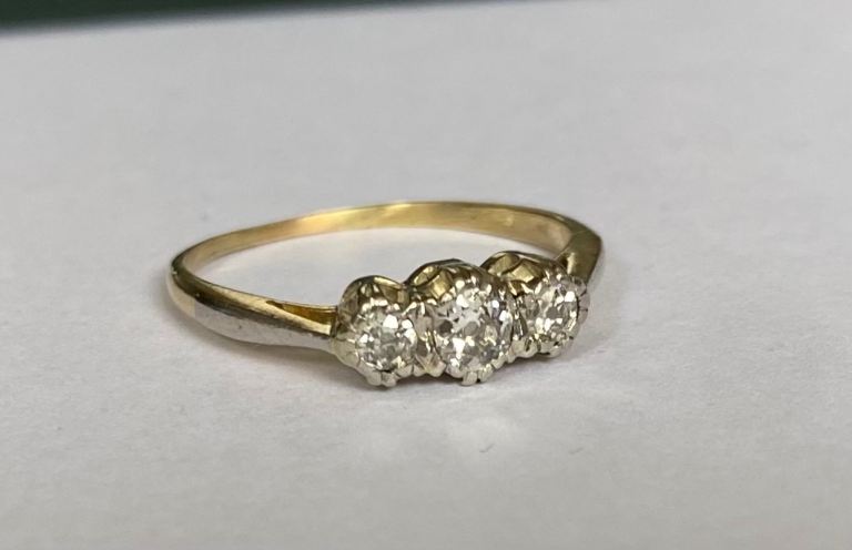 18ct Gold 3 Stone Diamond Ring
