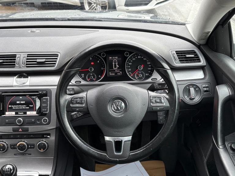 2013 Volkswagen Passat 2.0 TDI BMT Highline 5dr ++ 11 VW SERVICES / 35 TAX / SAT NAV / DAB ++ EST...
