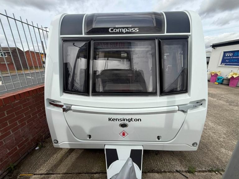 Elddis Compass Kensington 554 Transverse Island Bed Rear Washroom