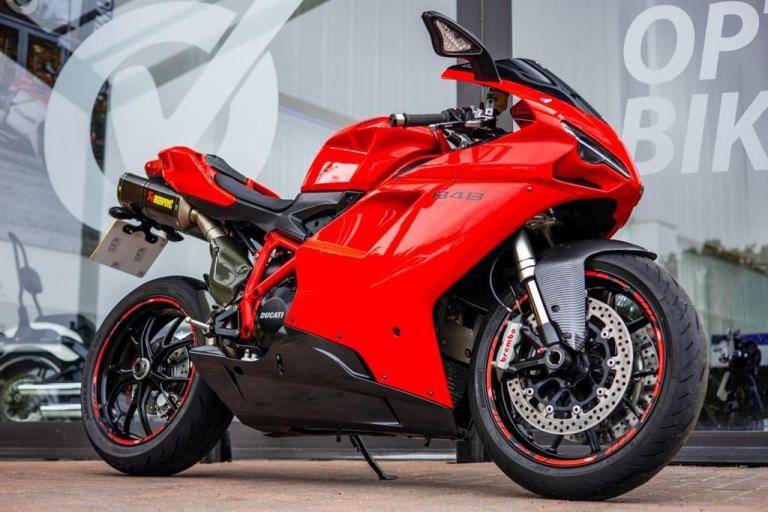 Ducati 848 EVO ! CARBON ! AKRO ! STUNNING
