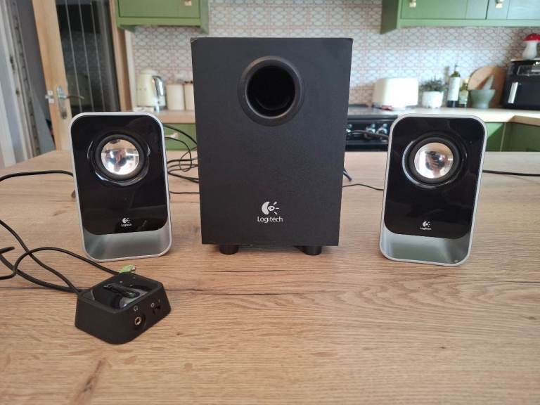 Stereo Speaker System with Subwoofer
