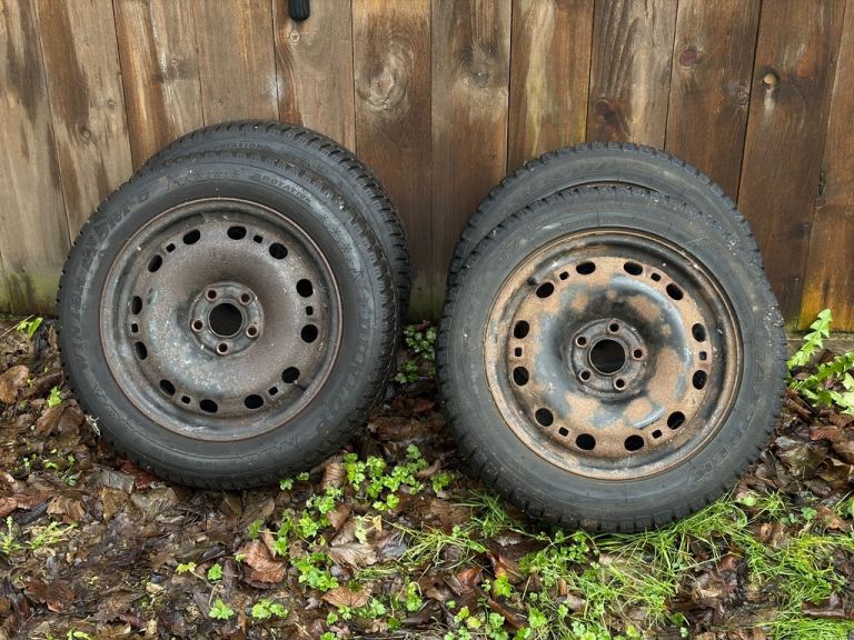 Four steel wheels with winter tyres (Dunlop/Maxtrek) VW Polo, Ibiza, Fabia